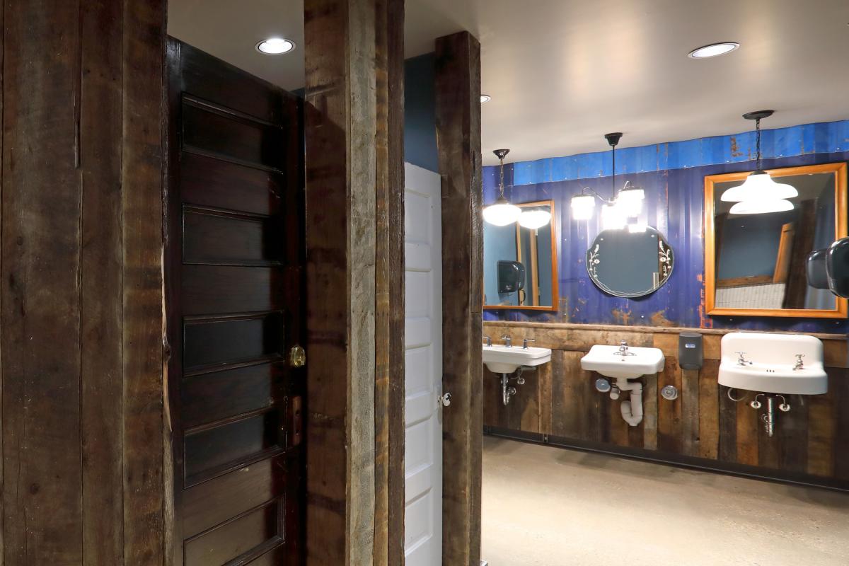 Belle's Kitchen & Music Hall